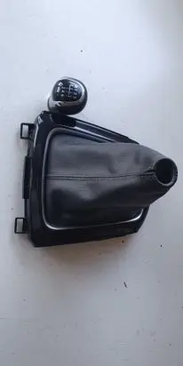Nissan Qashqai Gear lever shifter trim leather/knob