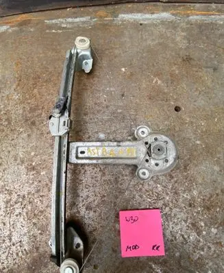 Opel Astra H Rear door manual window regulator 