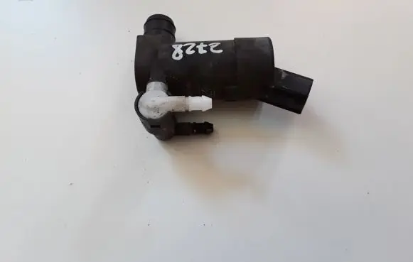 Volvo XC70 Windscreen/windshield washer pump S7117K624FE