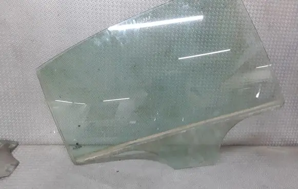 Skoda Superb B5 (3U) Rear door window glass