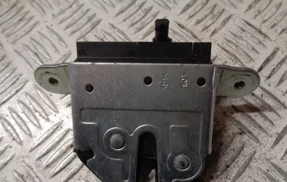 Opel Corsa E Tailgate/trunk/boot lock/catch/latch 13481535