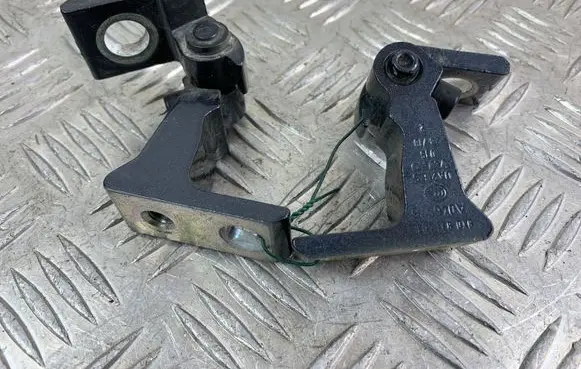 Seat Arona Rear door hinge set A046575