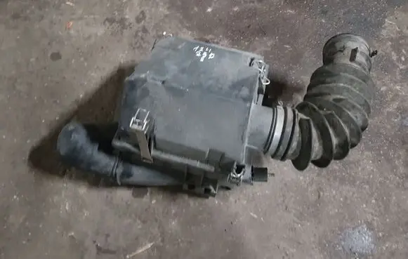 Mercedes-Benz E W124 Air filter box 6020940404
