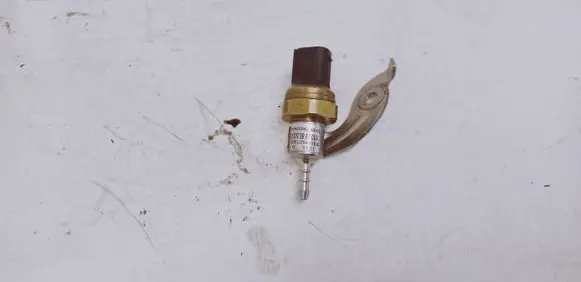 Fuel pressure sensor