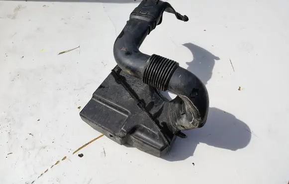 Peugeot 307 CC Intake resonator 9651211680