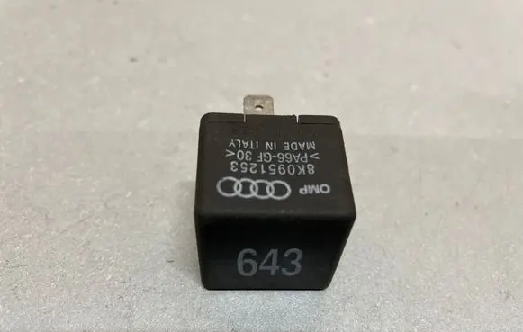 Audi A4 S4 B7 8E 8H Charging relay 8K0951253