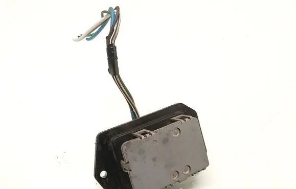 Toyota Yaris Heater blower motor/fan resistor 9M517