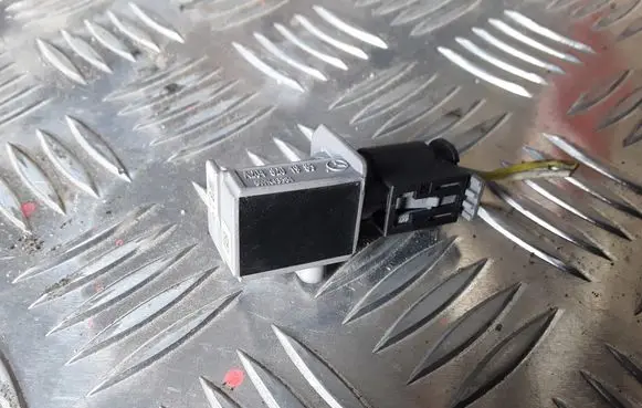 Dodge Journey Airbag deployment crash/impact sensor A2048201985 04896011AB