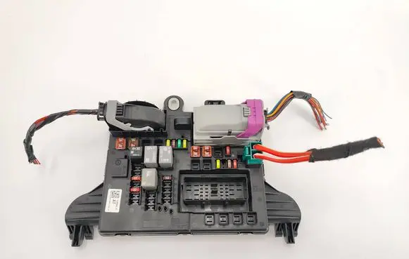 Opel Insignia A Fuse module 13485565 11451117616