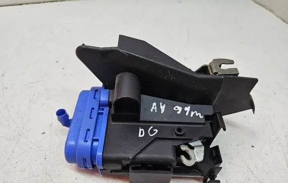 Audi A4 S4 B5 8D Rear door lock 8D0839016A