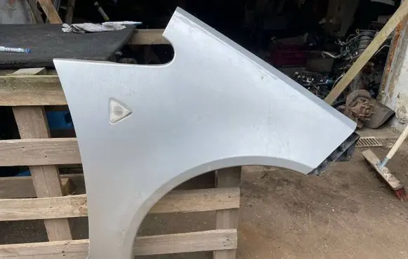 Mitsubishi Colt Fender GENU1NE