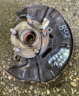 Toyota Avensis T220 Front wheel hub