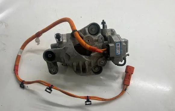 Tesla Model 3 Air conditioning (A/C) compressor (pump) 108819800O 111071100B