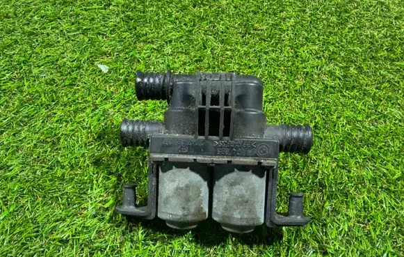 BMW 3 E46 Coolant heater control valve 8374995