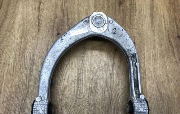 Land Rover Discovery 5 Front upper control arm/wishbone JPLA3084GA