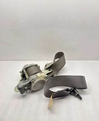Toyota Hilux (AN10, AN20, AN30) Front seatbelt 7L7920P