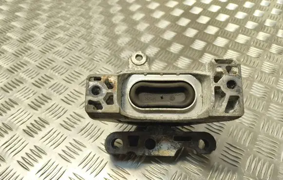 Engine mount bracket