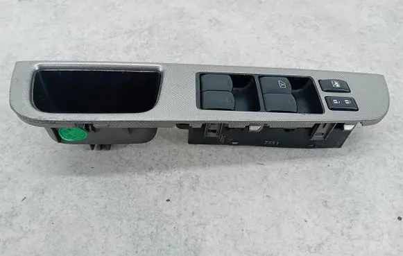 Nissan Tiida C11 Quarter vent window switch
