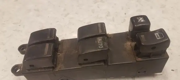 Nissan X-Trail T30 Electric window control switch