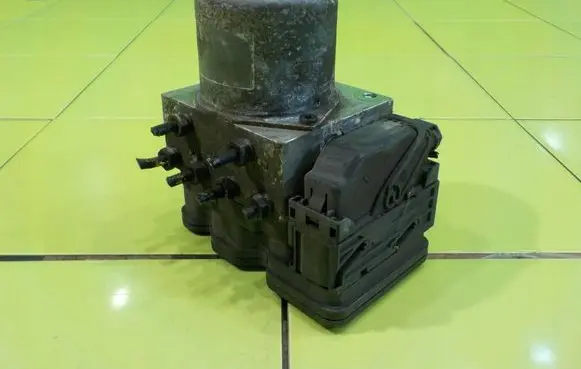 KIA Sportage ABS Pump 589200Z250