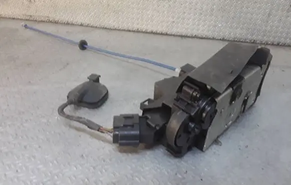 Fiat Croma Front door lock 51823815