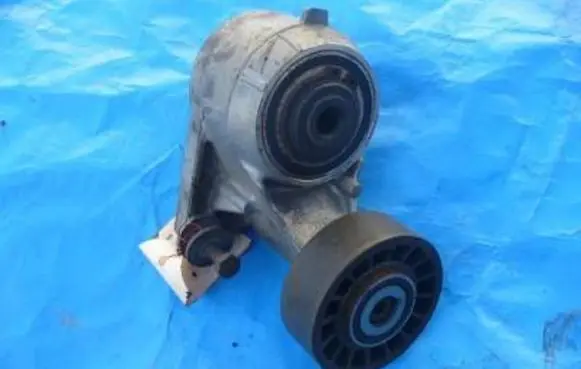 Mercedes-Benz S W126 Alternator belt tensioner 1032021140