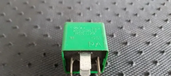 Ford Escort Other relay 93BG13A025A1B V23136-A1-X32