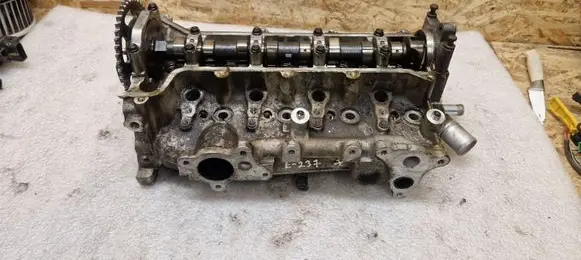 Toyota Yaris Engine head 