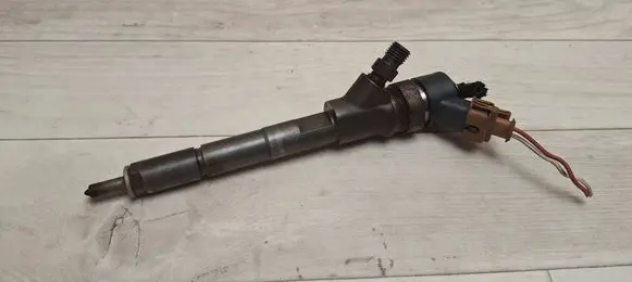 Toyota Yaris Fuel injector 236700N030