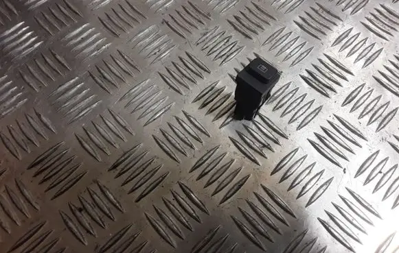 Volkswagen PASSAT B6 Windscreen/window heater switch 5J0999621