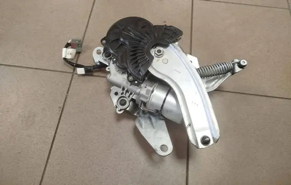 Subaru Outback (BS) Tailgate/trunk/boot lift motor 30363267