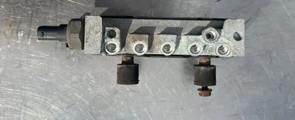 Mercedes-Benz S W220 Air suspension valve block A2203200258