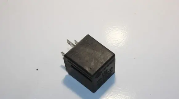 Volkswagen PASSAT B5 Other relay 3SB00488500 443951307
