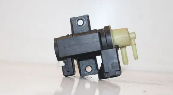 Renault Megane IV Turbo solenoid valve 8200790180