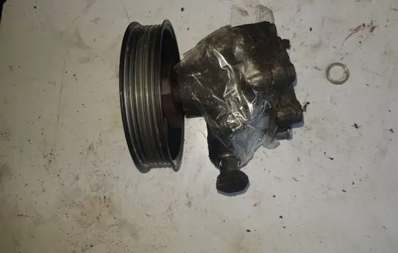 Volkswagen Caddy Power steering pump