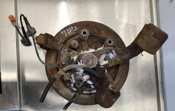 Honda FR-V Rear wheel hub 