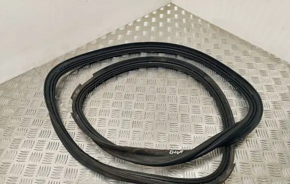 BMW 2 F46 Trunk rubber seal (body) 7474443