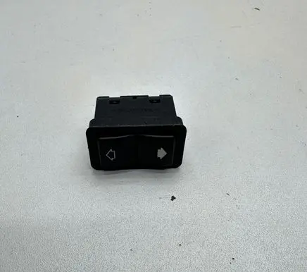 BMW 5 E39 Electric window control switch 8368974