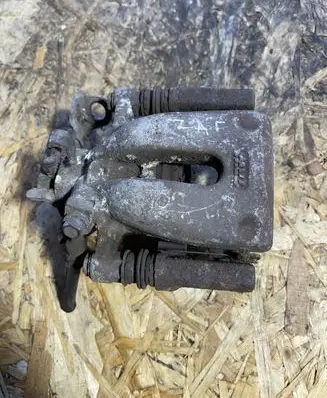 Opel Zafira B Rear brake caliper