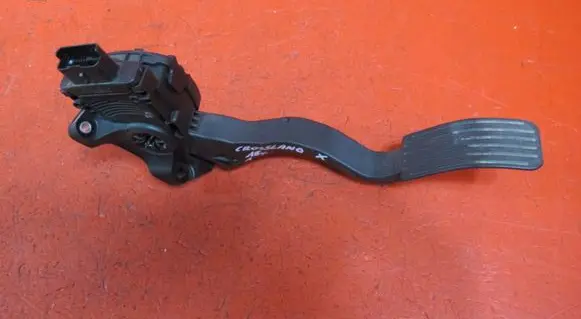 Opel Crossland X Accelerator throttle pedal 3637657