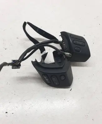 Toyota Corolla Verso AR10 Steering wheel buttons/switches 