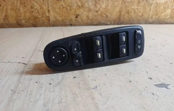 Citroen C4 I Picasso Electric window control switch 96639382ZD 000280553