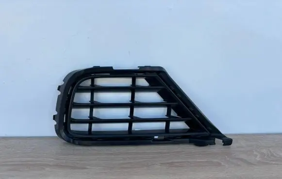 Volkswagen Touareg II Front bumper lower grill 7P6853665B