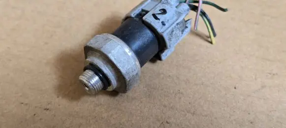 Suzuki Ignis Air conditioning (A/C) pressure sensor TBPP320QSK HFC134A 9552678F00