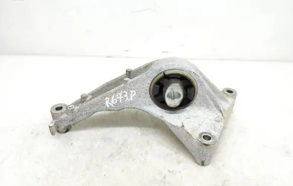 Engine mounting bracket