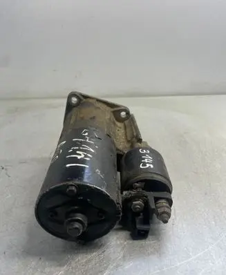 Volkswagen Golf V Starter motor 001911023