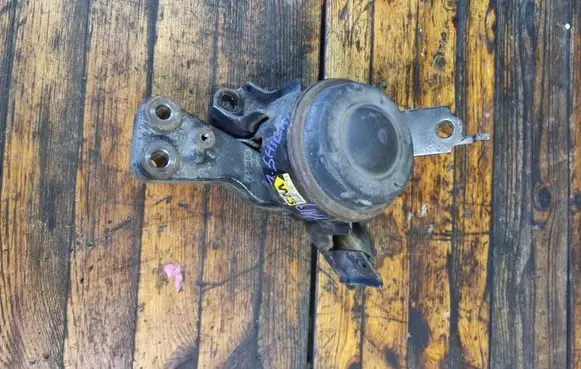 Toyota Yaris Engine mount bracket FCD500