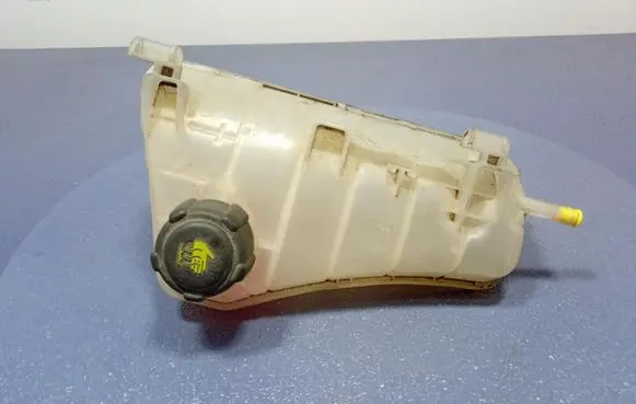 Renault Kangoo II Coolant expansion tank/reservoir 8200455786