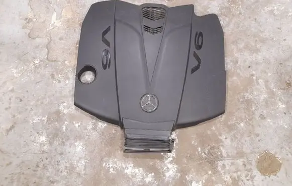 Mercedes-Benz C W204 Engine cover (trim) 6420105967 2045050261