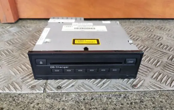 Audi A6 S6 C6 4F CD/DVD changer 4E0035111A